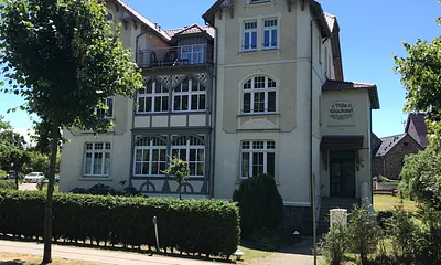 Villa Glückauf Wohnung 1 ist Mitte/rechts im Hochparterre