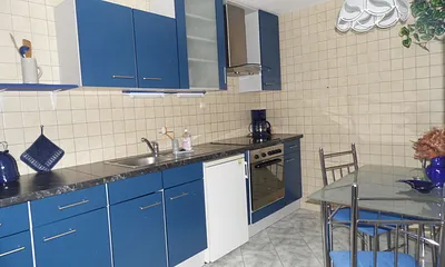 Vollkomfortküche mit   Esstisch