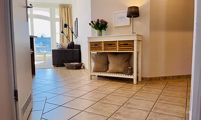 Blick vom 2. Schlafzimmer in den Wohnbereich