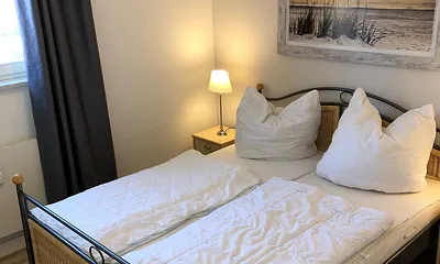 Auch das zweite Schlafzimmer ist mit einem Doppelbett 160 cm Breite ausgestattet.