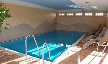 Schwimmbad, das jederzeit kostenfrei zu nutzen ist.