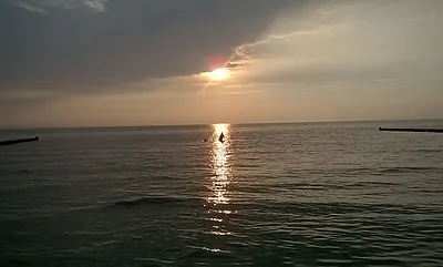 Sonnenuntergang am Badestrand 300m vom Ferienhaus