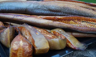 Auf Wunsch: frischer Räucherfisch!