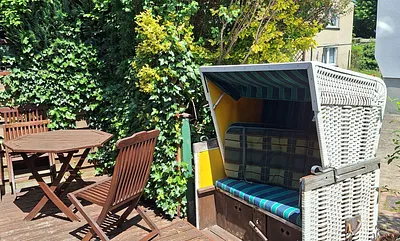 Blick auf die Frühstücksterrasse