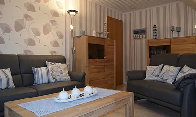 In den Schränken finden Sie Bücher,Spiele und ein Safe