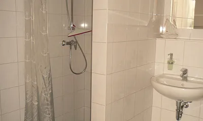 Bad mit ebenerdiger Dusche