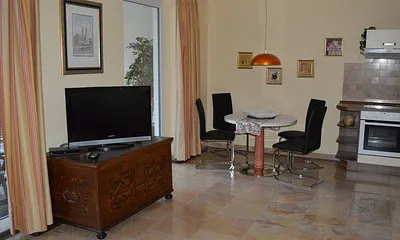 separter Eßtisch im Wohnbereich