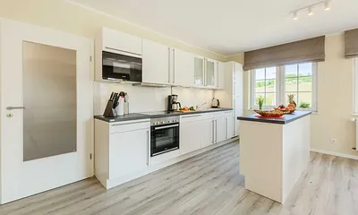 Küchenzeile mit Backofen