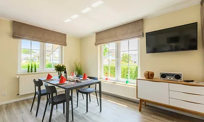 Essbereich mit TV
