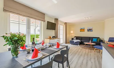 Wohnzimmer mit großer Couch