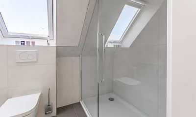 Badezimmer mit Dusche