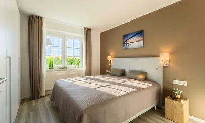Schlafzimmer mit Doppelbett