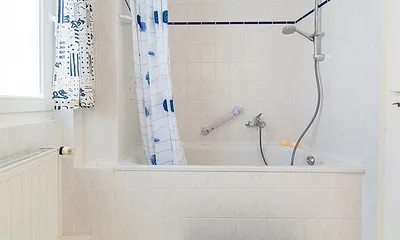 Badezimmer mit Badewanne