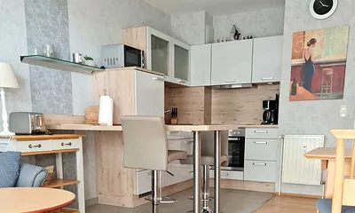 komplett eingerichtete Küchenzeile mit Geschirrspüler