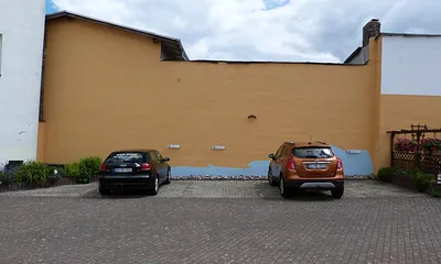 Parkplätze im Innenhof 1