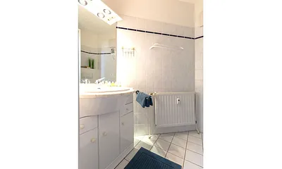 Badezimmer mit Waschbecken