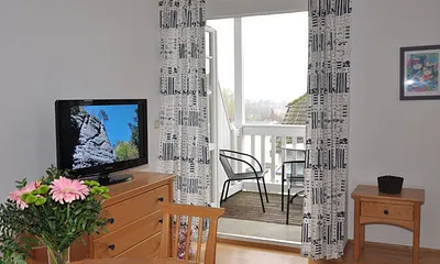 TV mit Flachbildschirm