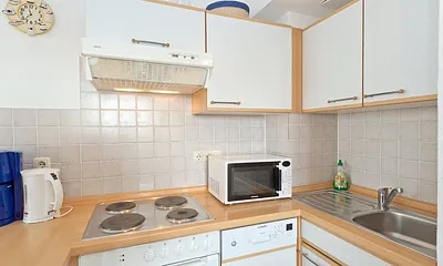 komplett eingerichtete Küchenzeile