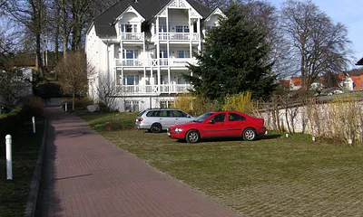 je Wohnung steht dem Gast 1 Parkplatz auf dem Gelände der Parkresidenz Concordia zur Verfügung