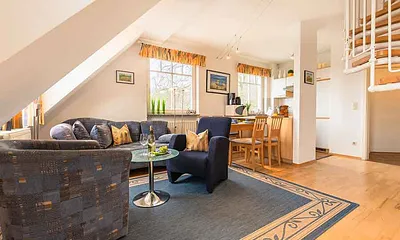 Sitzgruppe mit Blick Richtung Küche