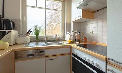 komplett eingerichtete Küchenzeile