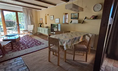 Wohn-Essbereich mit Blick in den Garten