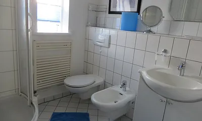 Badezimmer mit Dusche