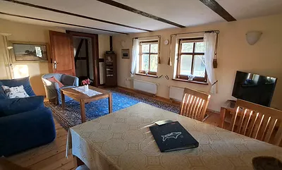 Blick von der Küche ins Wohnzimmer