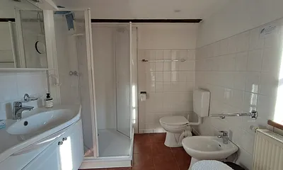 Badezimmer mit WC, Duche und Bidet