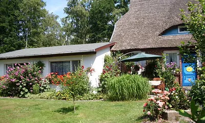 Südseite der Ferienwohnung (weißer Anbau)