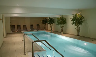 Pool und Ruheraum im Wellnessbereich (Untergeschoss)