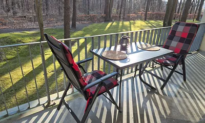 große Terrasse wie mitten im Wald
