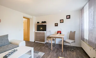 Wohnstube mit Esstisch