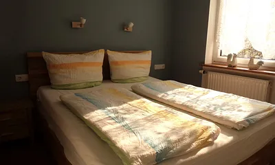 Schlafzimmer 1