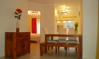 Essbereich der Villa Felice mit Blick in die Küche&Schlafzimmer