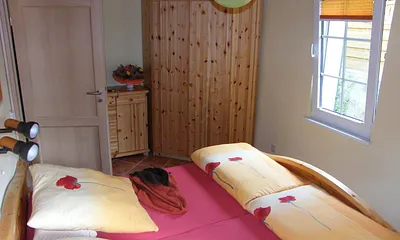 Schlafzimmer mit Eckschrank