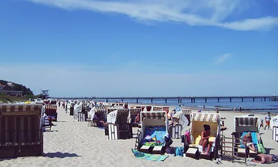 breiter, weißer Sandstrand