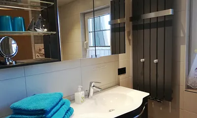 Glaswaschtisch mit LED Beleuchtung