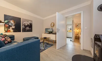 TV, Radio mit CD-Player und DVD-Player sind vorhanden. WLAN ist kostenfrei.