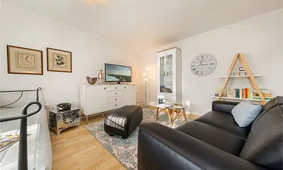 Flat-TV und CD-Radio sind vorhanden. WLAN steht kostenfrei zur Verfügung.