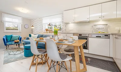 Die schicke Küchenzeile bietet Ihnen 4-Platten-Cerankochfeld, Backofen ...