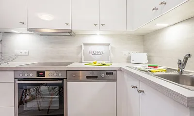 ... Mikrowelle, Kühl-Gefrier-Kombination, Geschirrspüler, Geschirr, Besteck etc.