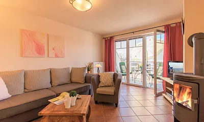 Gemütliches Wohnzimmer mit ausziehbarer Schlafcouch