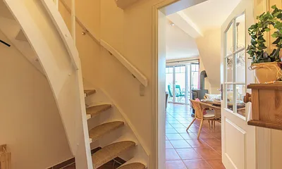 Eingangsbereich mit Treppenaufgang zum Schlafzimmer