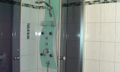 Dusch-Bad mit Fenster Handtuchheizung