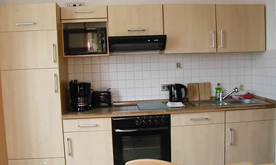 Küche mit Sitzecke , GS, Cerankochfeld, Mikrowelle, Backofen, Kühlschrank