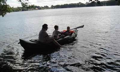 Bootsfahrt , Angeln und Baden im Großen Krebssee möglich.