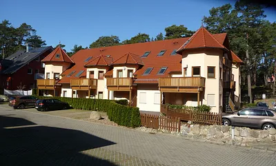 Innenhof mit PKW-Stellplatz