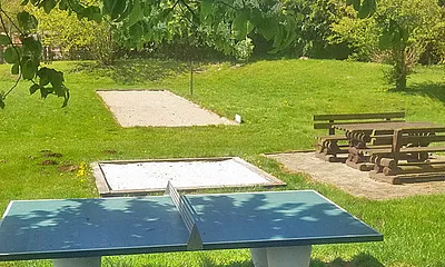 Tischtennis, Sandkasten und Boccia