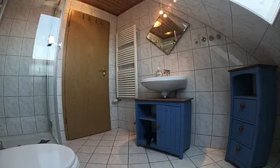 Badezimmer mit Dusche 